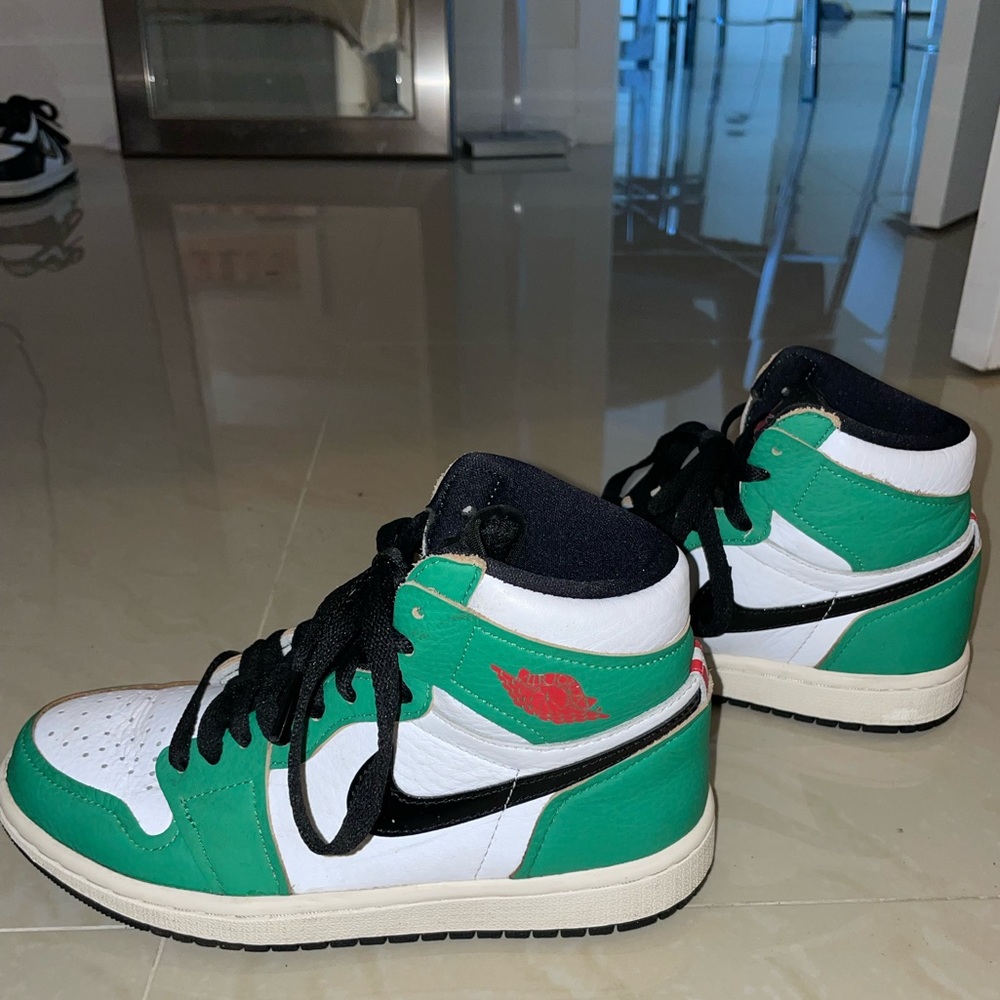 Nike Air Jordan 1 High OG Lucky Green Size 5.5 Womens/Mens 4. like-new condition